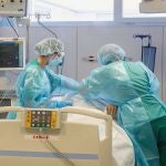 El personal sanitario soporta una gran presión asistencial y con un cansancio emocional importante tras meses de pandemia -EFE/Raquel Manzanares