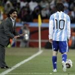 Maradona y Messi coincidieron en la selección argentina durante el mundial de 2010