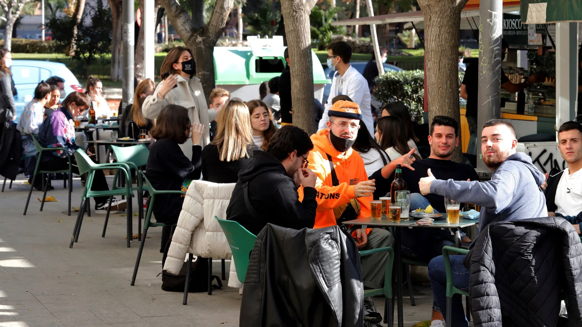 Quedan prohibidas las reuniones de personas no convivientes