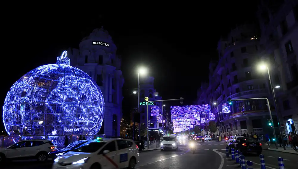 GRAF5912. MADRID (ESPAÑA), 26/11/2020.- Vista de luces navideñas de la capital,inauguradas este jueves en Madrid. EFE/Fernando Alvarado