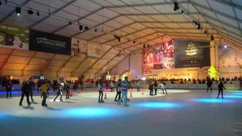 La pista de hielo que ocupaba plaza Cataluña hasta la llegada de Colau