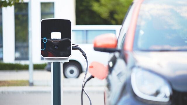 ¿Puedo cargar mi coche eléctrico con la energía de las placas solares de mi casa?