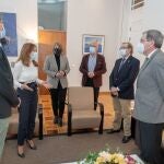 La alcaldesa y la vicealcaldesa de Cartagena, Ana Belén Castejón y Noelia Arroyo, respectivamente, con miembros de las cofradíasAYUNTAMIENTO DE CARTAGENA26/11/2020