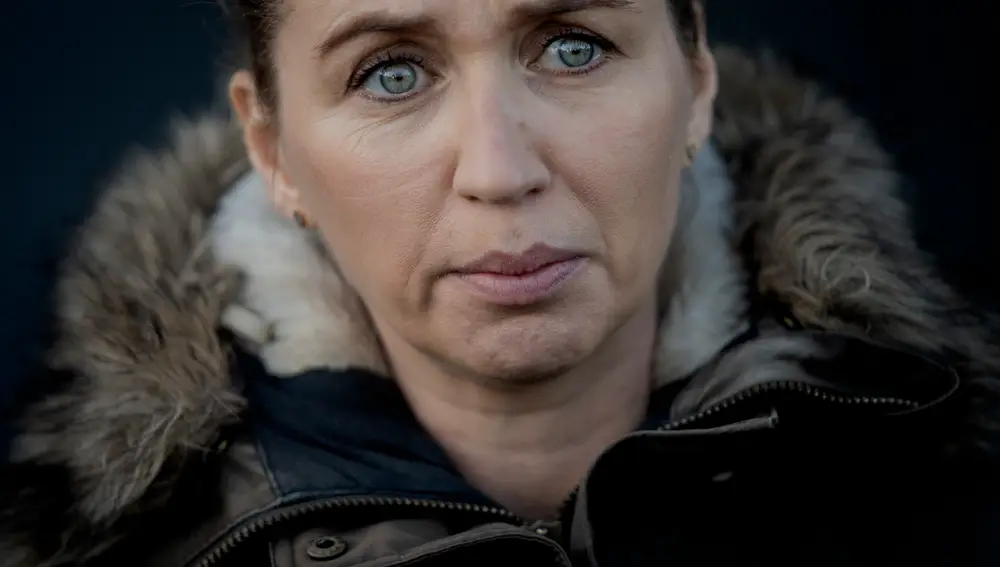 Con los ojos vidriosos, así atendió a los medios la primera ministra danesa Mette Frederiksen