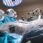 Primeras cirugías con el robot inteligente para prótesis total de rodilla