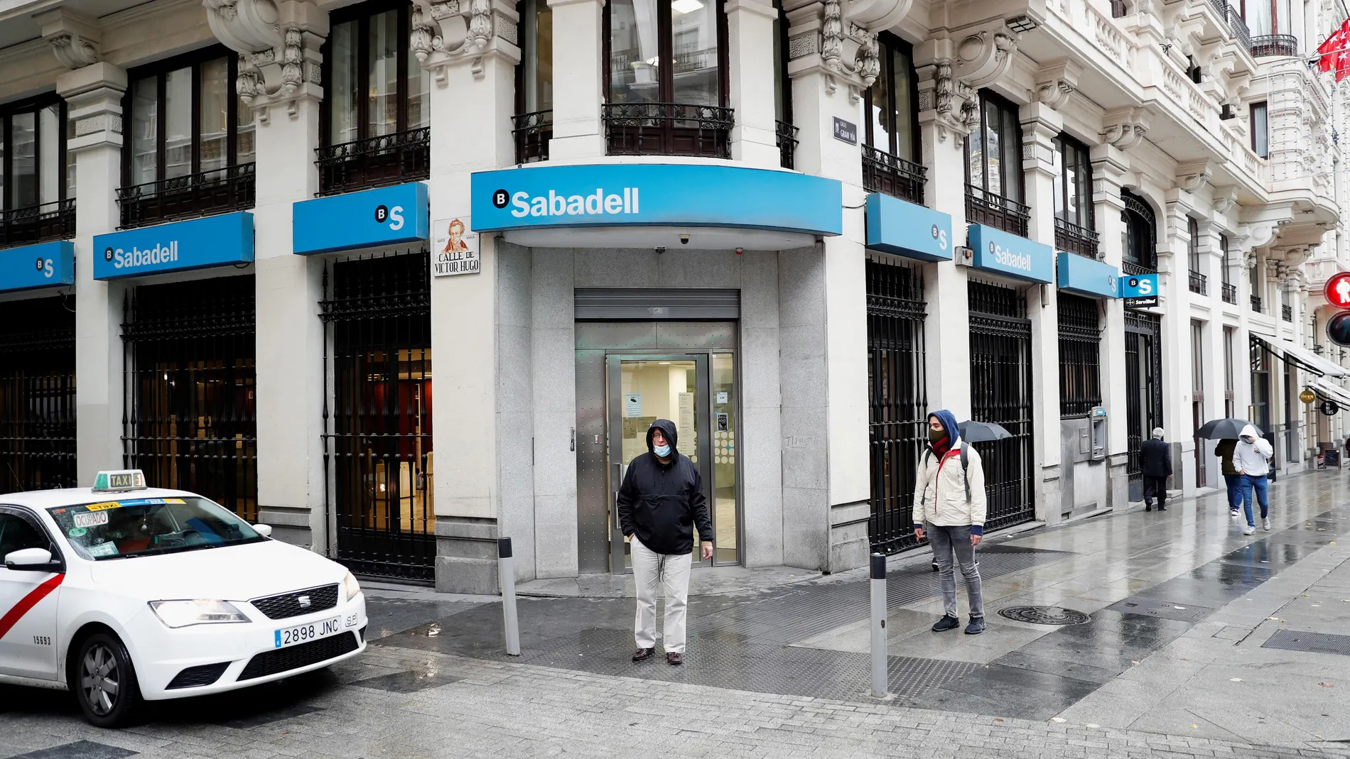 Oficia del Banco Sabadell en una céntrica calle de Madrid
