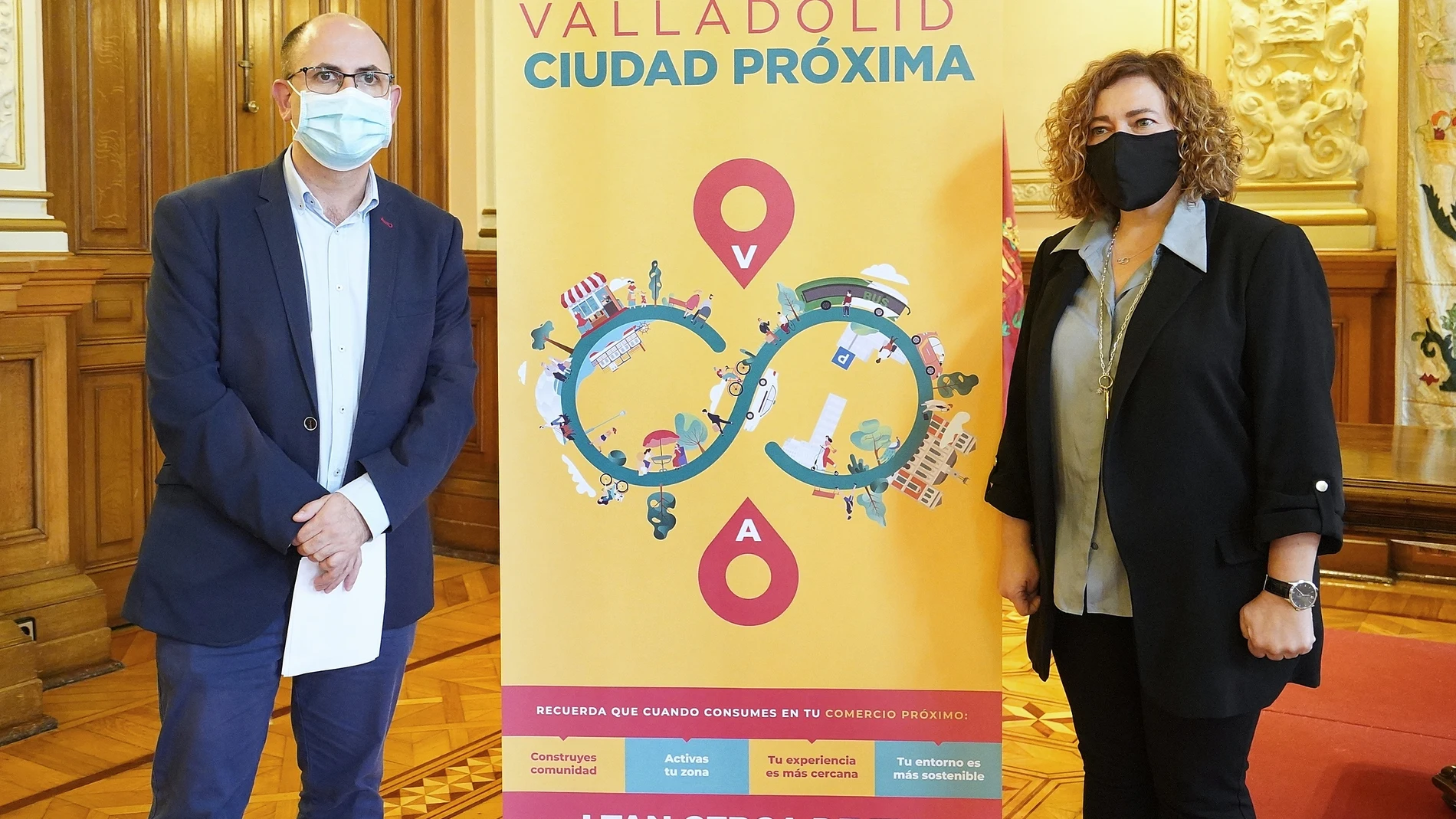 La concejala de Innovación, Desarrollo Económico, Empleo y Comercio, Charo Chávez, y el concejal de Movilidad y Espacio Urbano, Luis Vélez, presentan la campaña