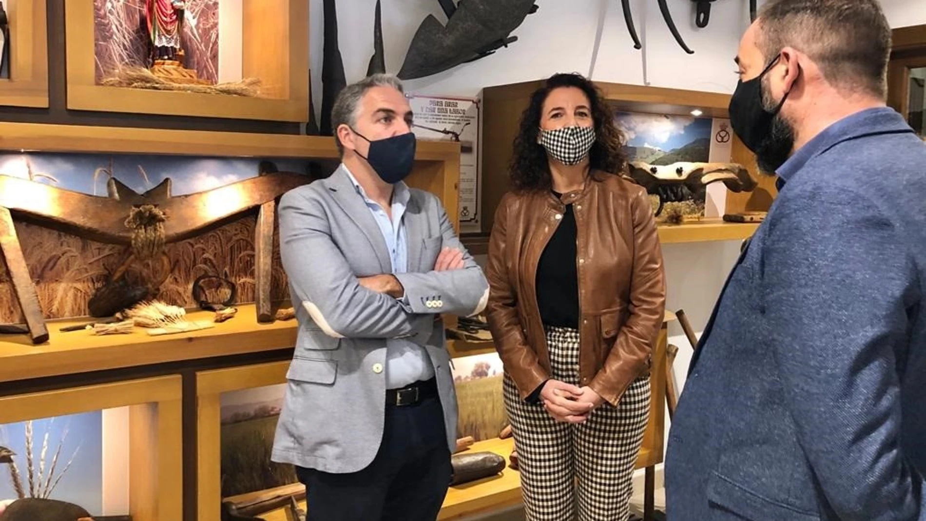 El consejero de la Presidencia, Elías Bendodo, en su visita a Alhaurín el Grande (Málaga)