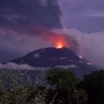 El volcán Ile Lewotolok ha entrado en erupción