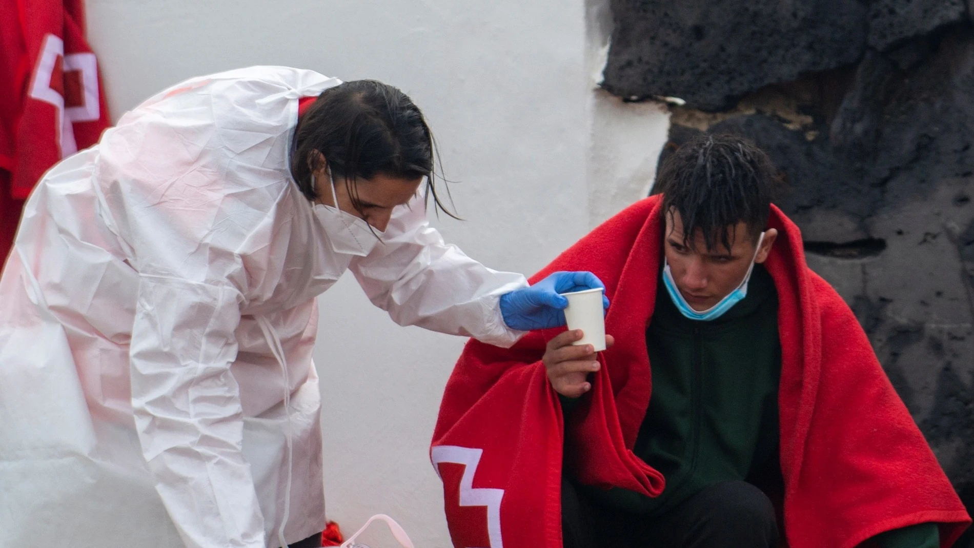 Once inmigrantes de origen magrebí, de los cuales tres pueden ser menores llegaron ayer al Charco del Palo, en Haría (Lanzarote)