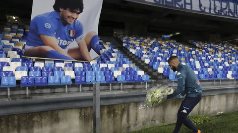 Homenaje a Maradona en Nápoles