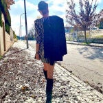 Amelia Bono tiene el vestido con el estampado del invierno.
