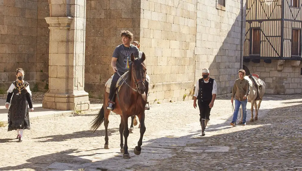 Los jurados de Masterchef recorren a caballo La Alberca