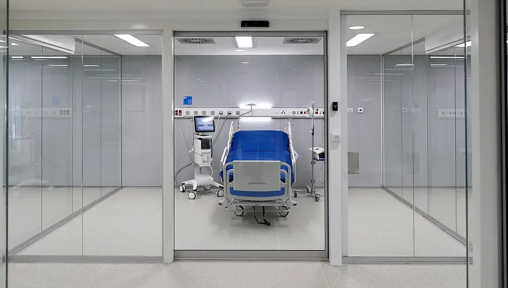 Un puesto de Unidad de Cuidados Intensivos en el Hospital Enfermera Zendal de Madrid de Valdebebas