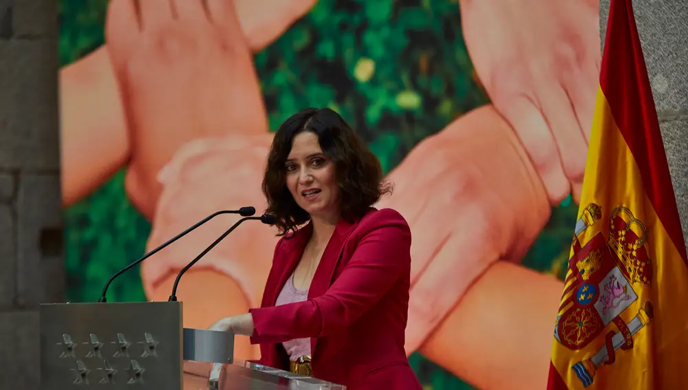 La presidenta de la Comunidad de Madrid, Isabel Díaz Ayuso, interviene durante el acto de entrega de los Premios Talento Joven-Carné Joven, en Madrid (España), a 30 de noviembre de 2020.