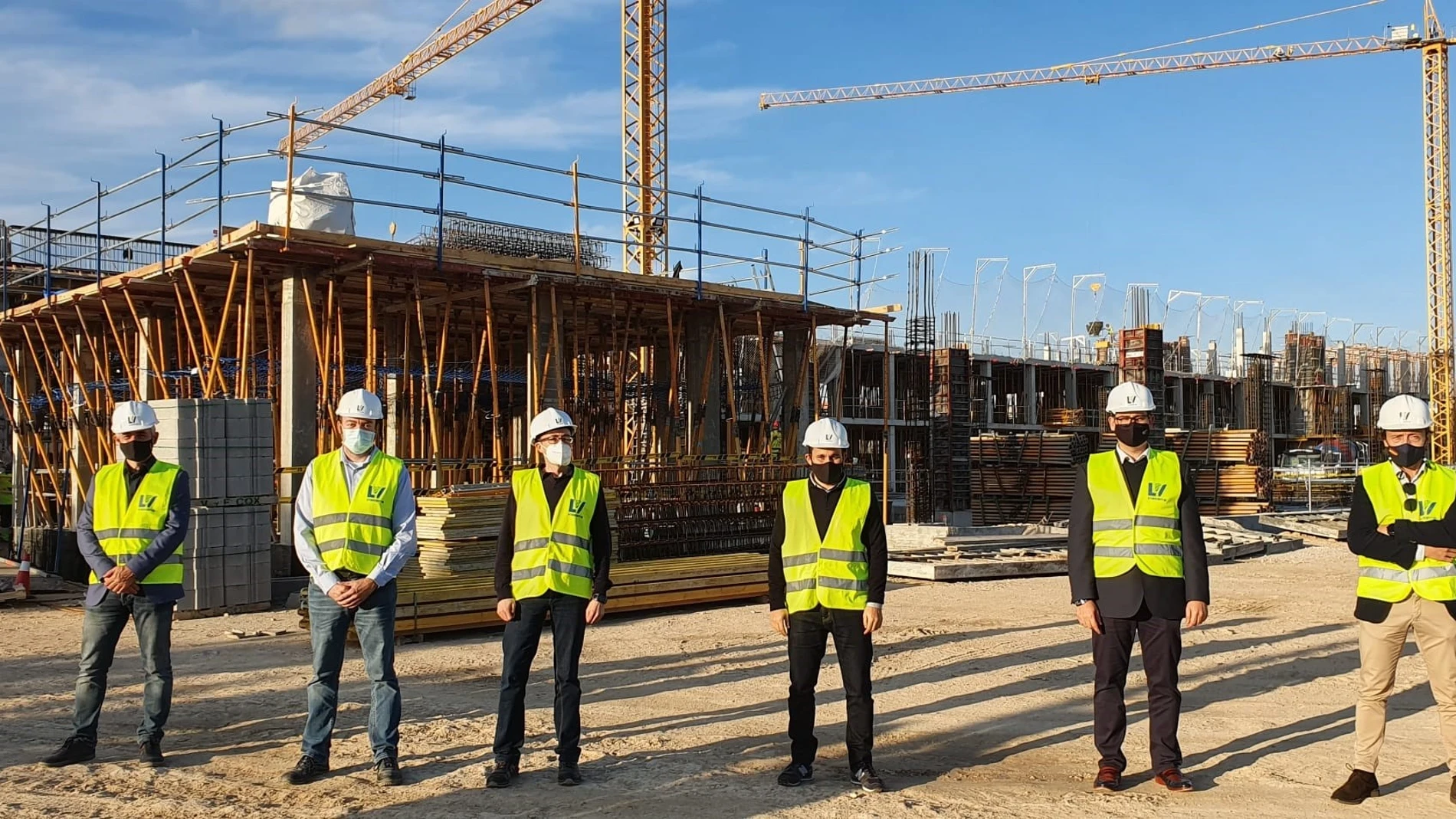 El conseller de Educación, Vicent Marzà, durante la visita a las obras de un centro educativo en Elche