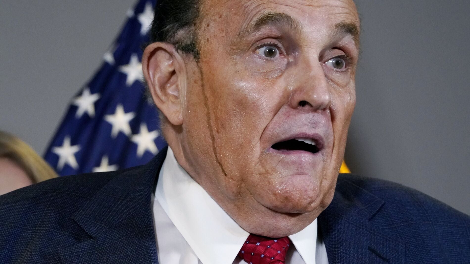 Giuliani Vuelve A Hacerse Viral: Dos Pedos En Plena Comparecencia