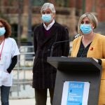 GRAFCAT5380. BARCELONA, 01/12/2020.- La consellera de Salud, Alba Vergés, y el secretario de Salud, Josep Maria Argimon (i), tras visitar el dispositivo de cribado masivo que se ha instalado en el Recinto Modernista de Sant Pau de Barcelona, donde han anunciado que esperan hacer un mínimo de 2.000 test diarios en los cuatro puntos habilitados esta semana en Barcelona. EFE/Alejandro García.
