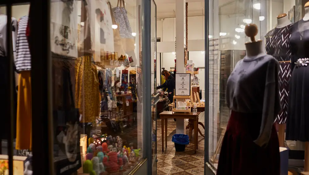 La Intrusa, tienda de ropa y complementos en la calle de León 17, forma parte de la Asociación de comerciantes del Barrio de las Letras.