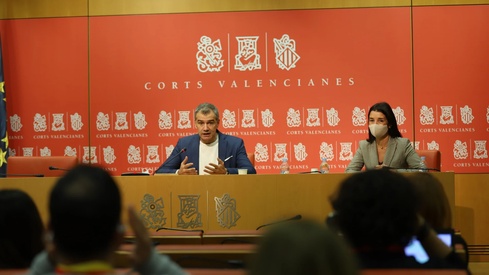 Toni Cantó, portavoz del Ciudadanos en Les Corts Valencianes, junto a la diputada Ruth Merino