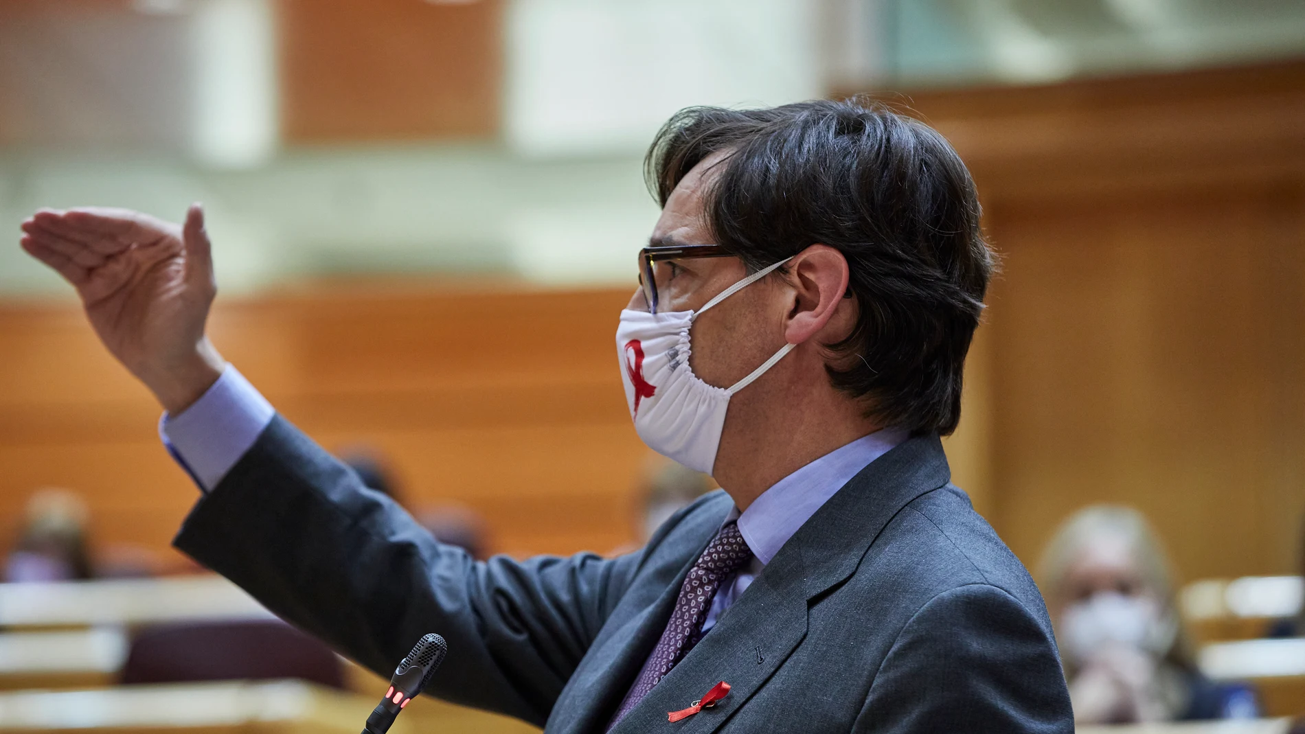 El ministro de Sanidad, Salvador Illa, interviene durante una sesión de control al Gobierno en el Senado.
