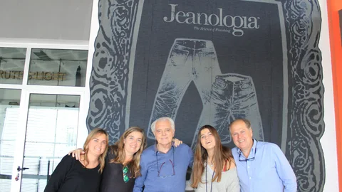 José Vidal junto a sus sobrinos Enrique, Teresa y Carmen Silla Vidal y Pepa Silla Casanova