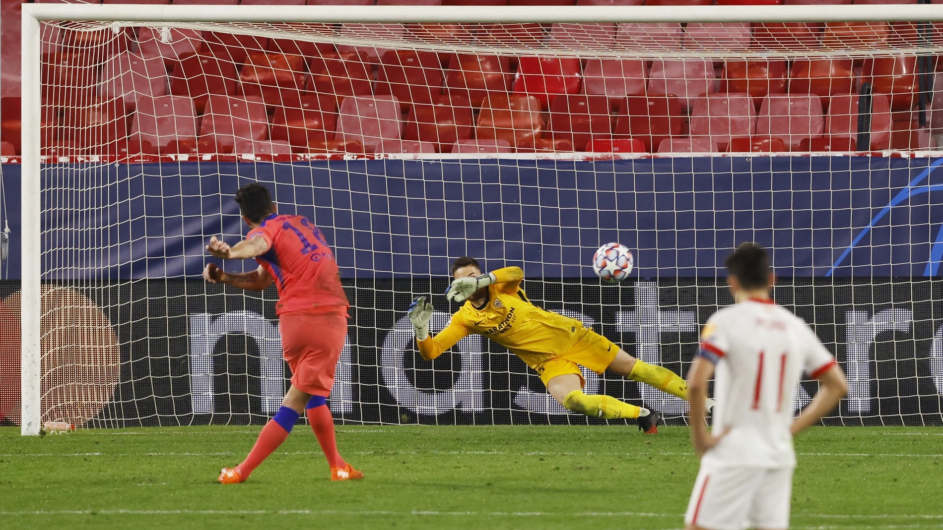 El tercer gol de Olivier Giroud fue de penalti. REUTERS/Marcelo Del Pozo