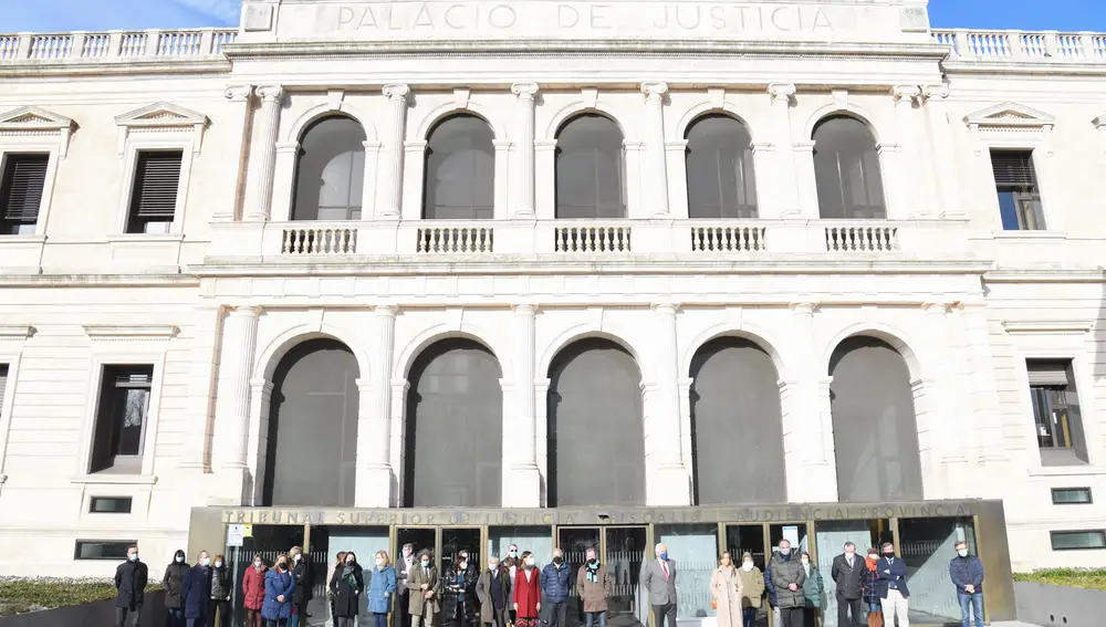 Concentración a las puertas del Tribunal Superior de Justicia de Burgos