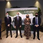 Javier Menéndez, Pepe Lugo, Antonio Muñoz, Patricia del Pozo y Francisco Hiraldo, ayer en Sevilla en la entrega de los II Premios Andalucía de LA RAZÓN