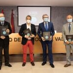 El Colegio de Médicos de Valladolid presenta el libro con el que conmemora su 125 aniversario realizado por el historiador Enrique Berza, en la imagen junto a Javier Arroyo, presidente del Colegio de Médicos del año 2006 a 2010 / Dr. José Antonio Otero, presidente del Colegio de Médicos del año 2010 a 2018 / Dr. José Luis Almudí, presidente del Colegio de Médicos desde el año 2018 hasta la actualidad.