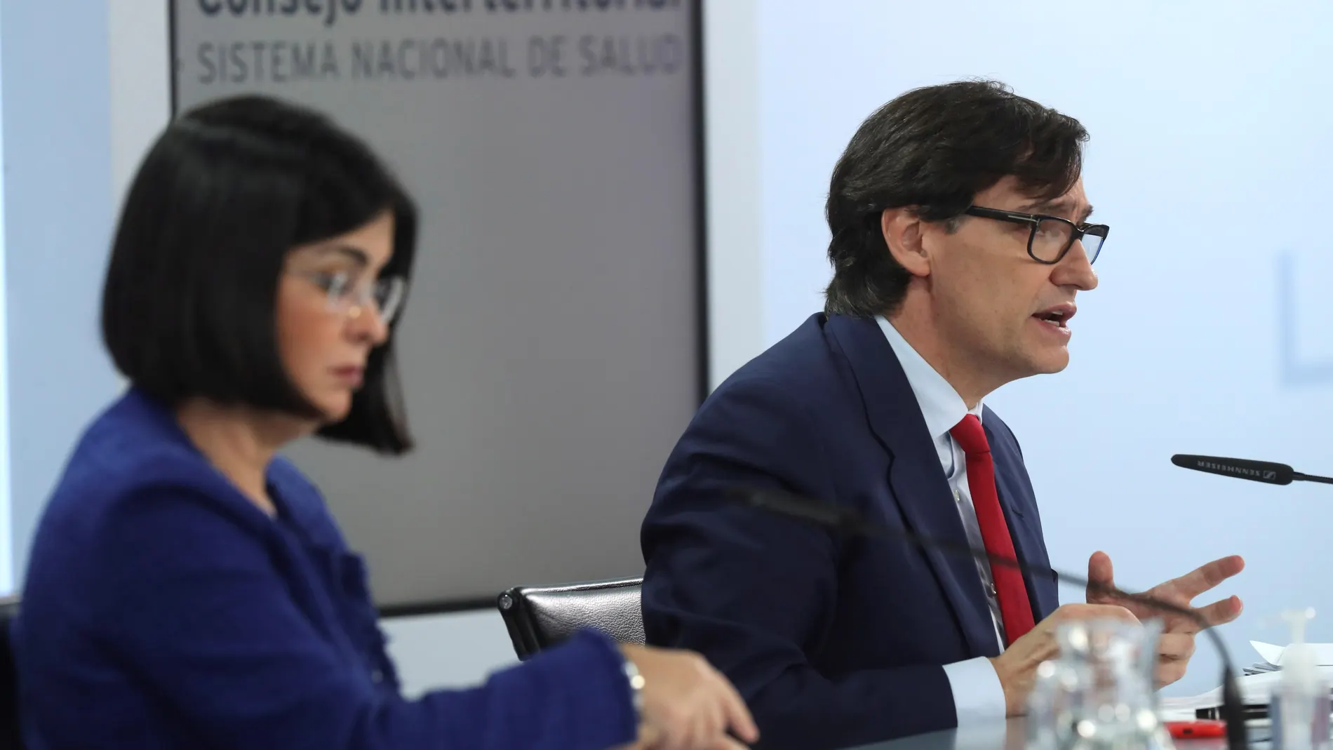 La ministra de Política Territorial y Función Pública, Carolina Darias, y el ministro de Sanidad, Salvador Illa. EFE