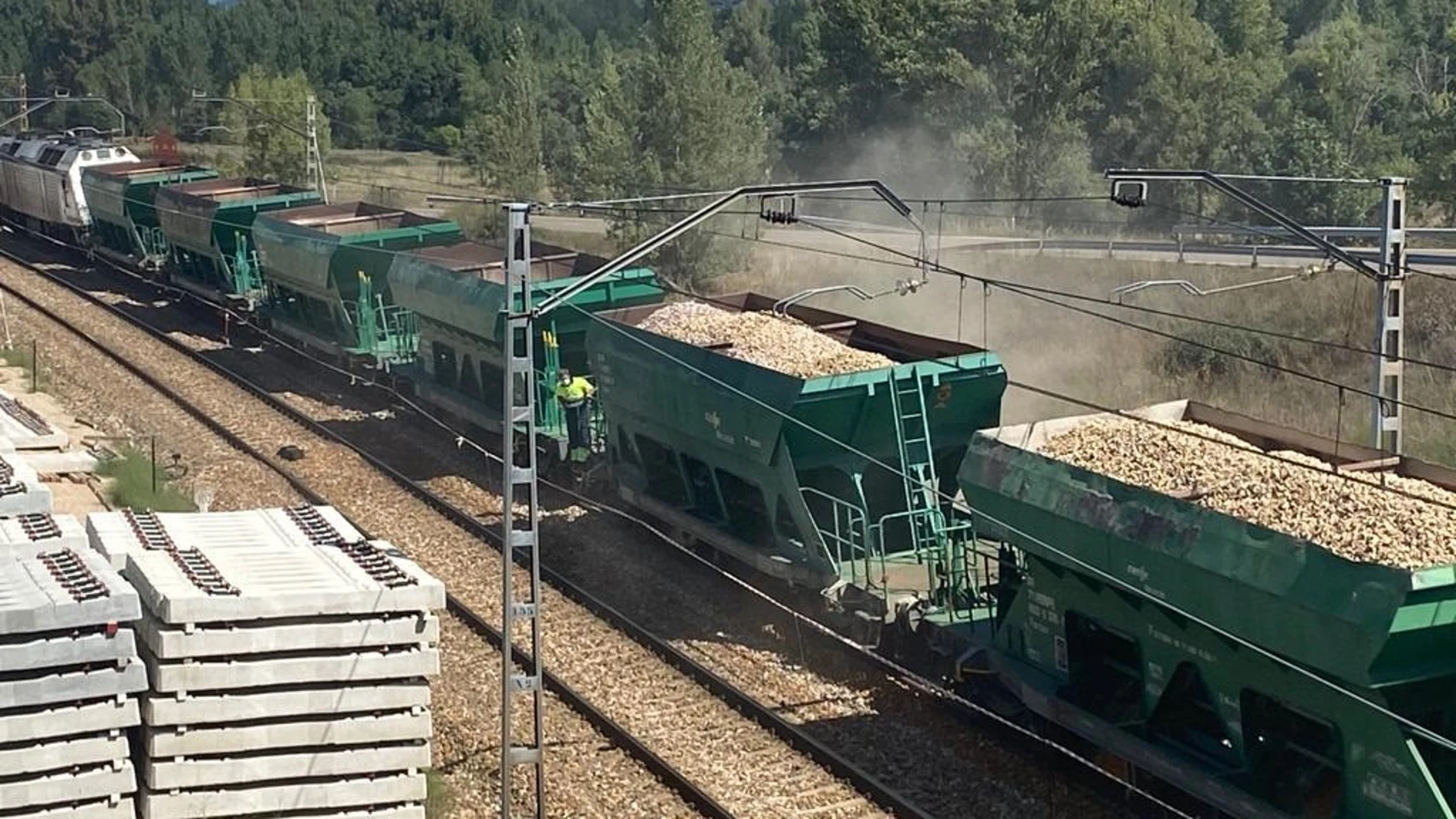 Tramo de línea convencional León-La Robla, donde arranca la Variante de Pajares