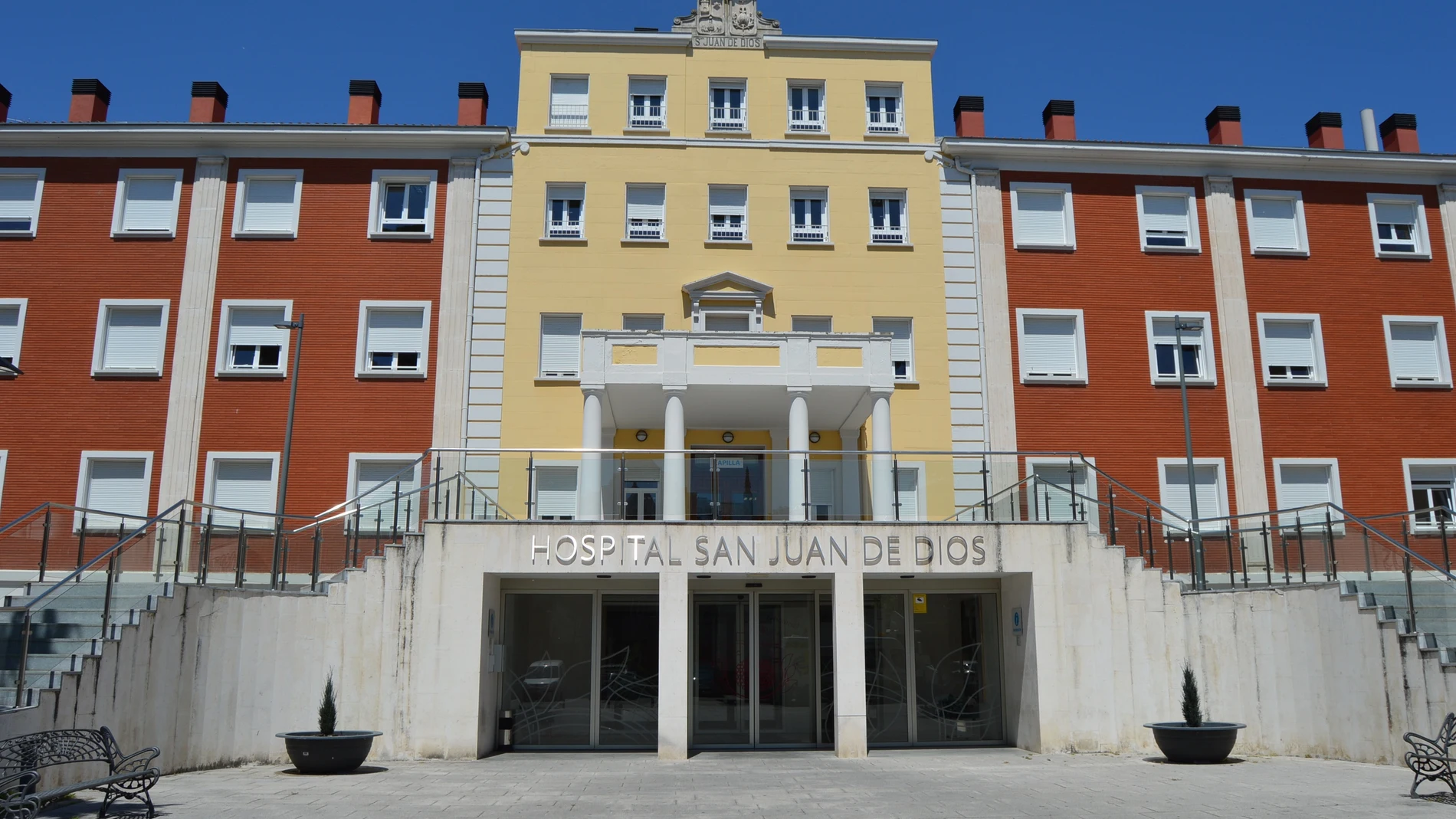 Entrada principal del Hospital San Juan de Dios de Burgos