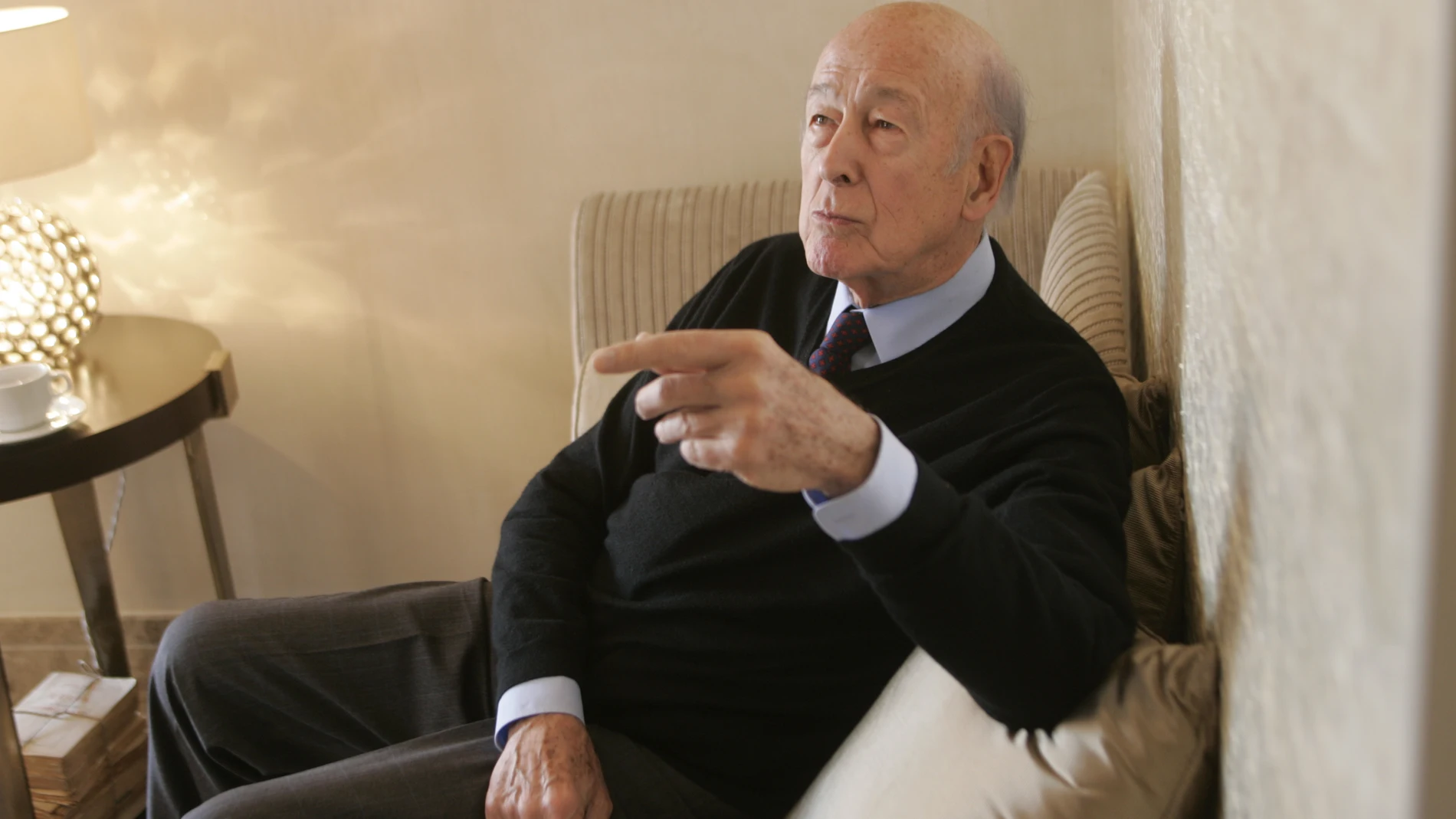 El ex presidente francés Giscard d’Estaing, durante un momento de la entrevista concedida en el hotel Intercontinental de Madrid