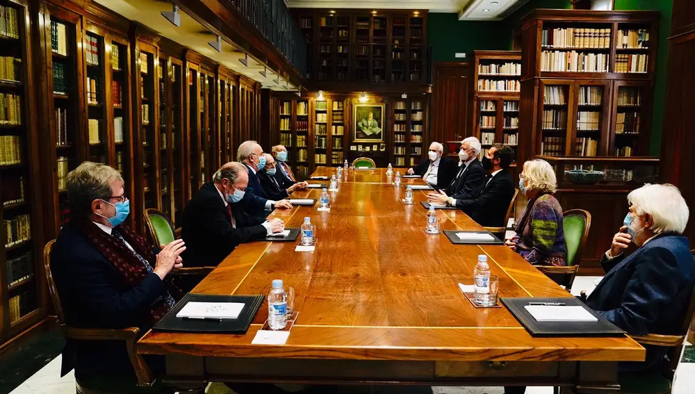 El líder del PP, Pablo Casado se ha reunido con miembros de la Real Academia Española
