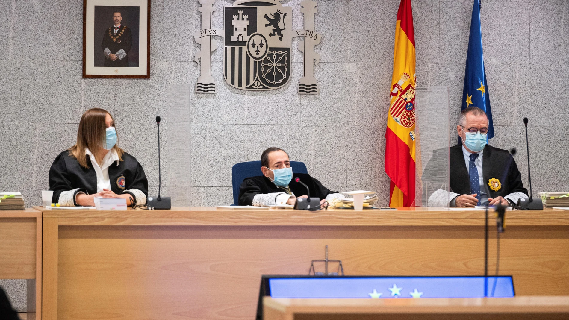 El magistrado Alfonso Guevara durante el juicio contra tres acusados por los atentados del 17 de agosto de 2017 en Barcelona y Cambrils (Tarragona).