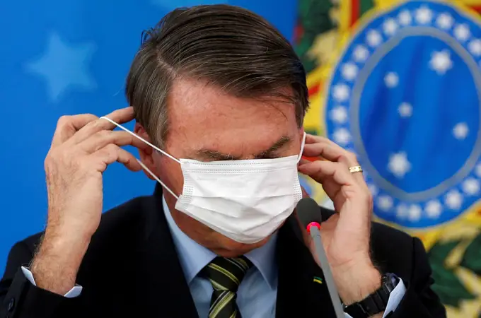 Bolsonaro no se hará responsable de los “efectos secundarios” de las vacunas