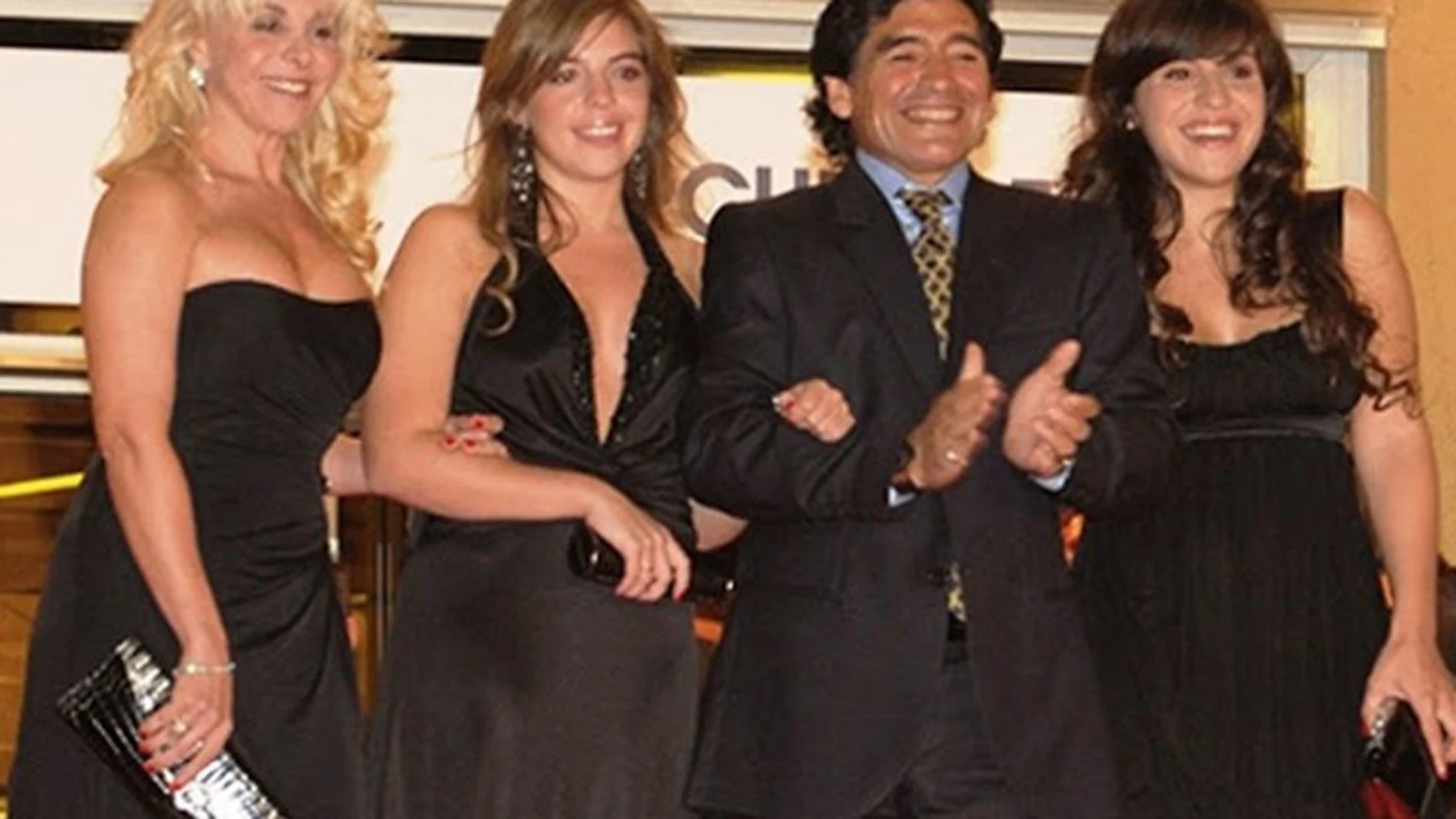 Maradona tenía una gran y "polémica" familia