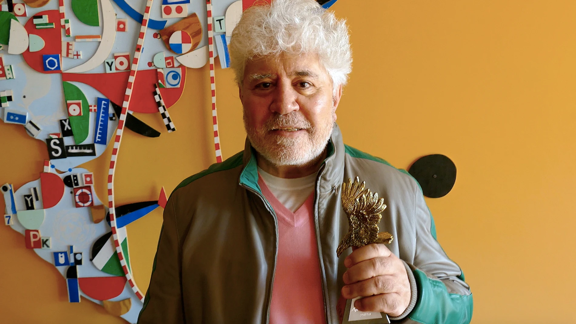 Pedro Almodovar recibe el Premio Águila de Oro