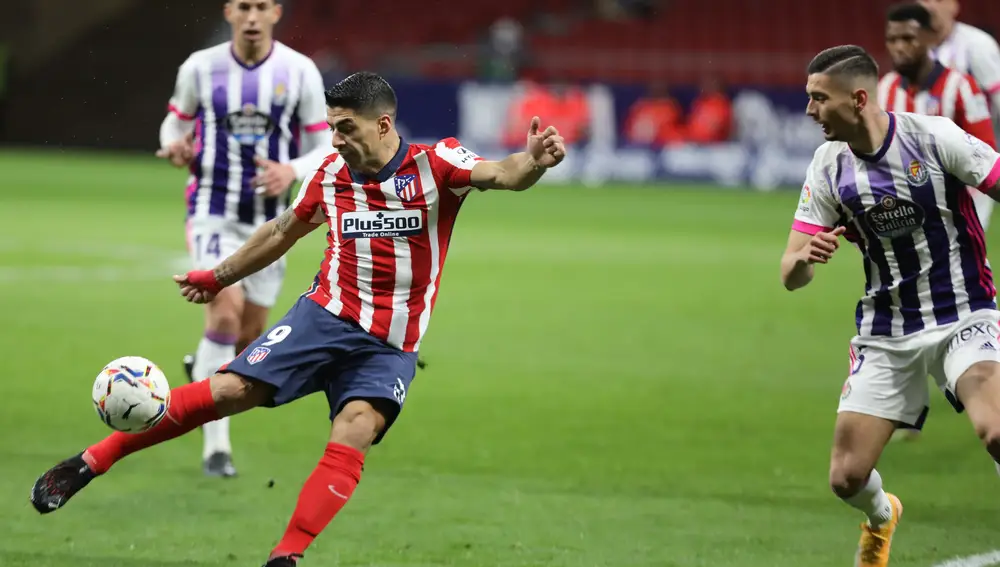 Luis Suárez como protagonista de las pocas oportunidades en la primera parte.@ Cipriano Pastrano