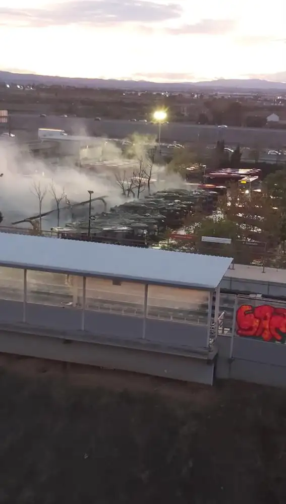 Incendio en la cochera de la EMT de Valencia