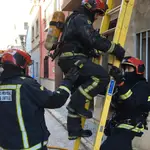  Seis rescatados y varios atendidos en el incendio de una vivienda en Burriana 