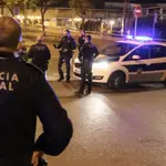  La Policía detiene a dos personas por un presunto delito contra la salud pública en Alicante