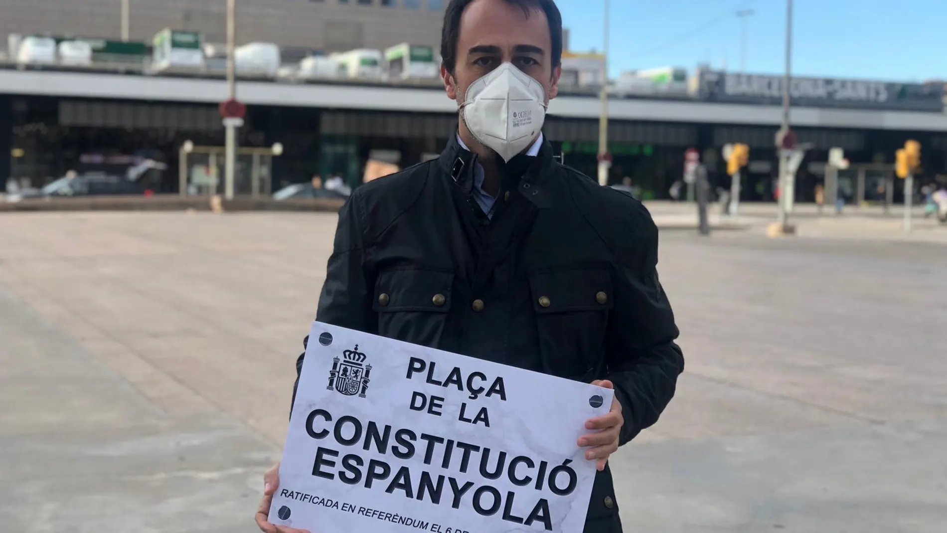 Óscar Ramírez, con el cartel de su propuesta