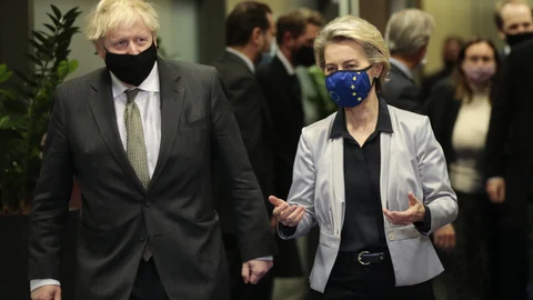 El primer ministro británico, Boris Johnson, con la presidenta de la Comisión de la UE, Ursula von der Leyen