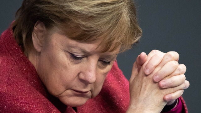 Merkel durante la sesión en el Bundestag