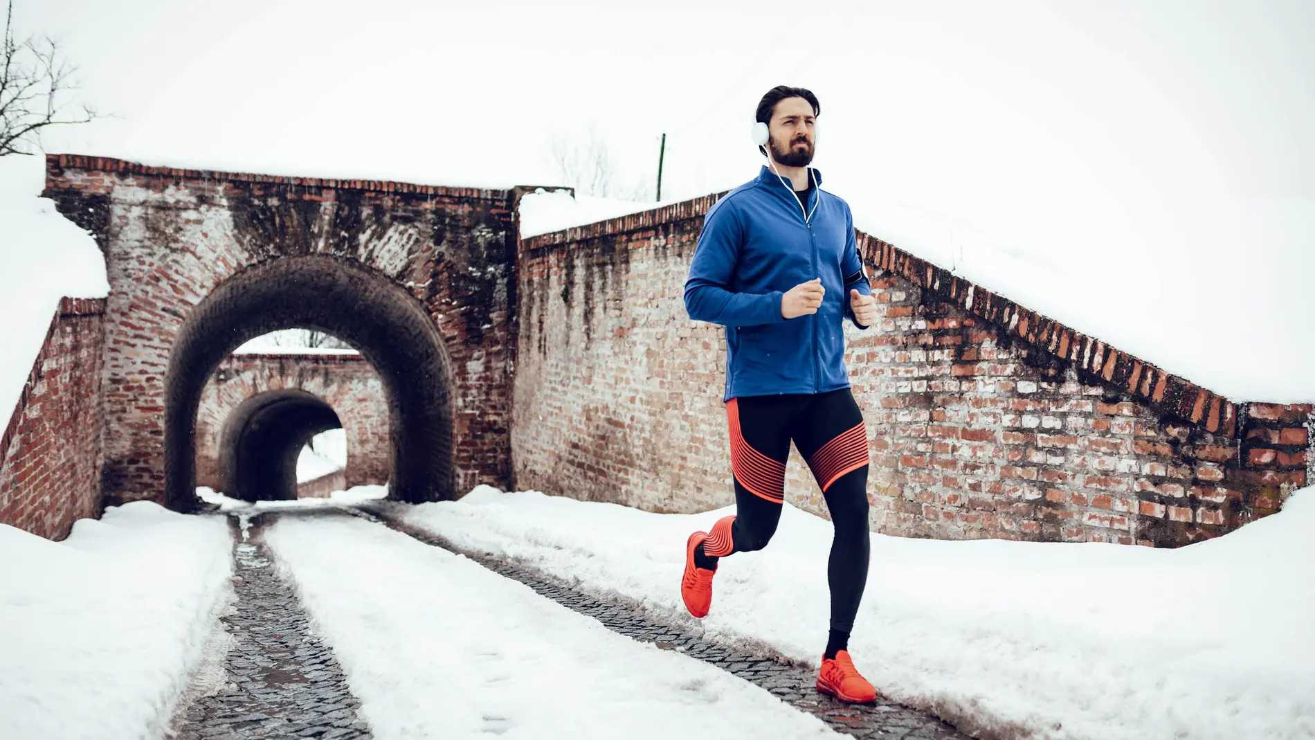 Correr en invierno aumenta el riesgo de lesiones musculares si no se calienta bien previamente