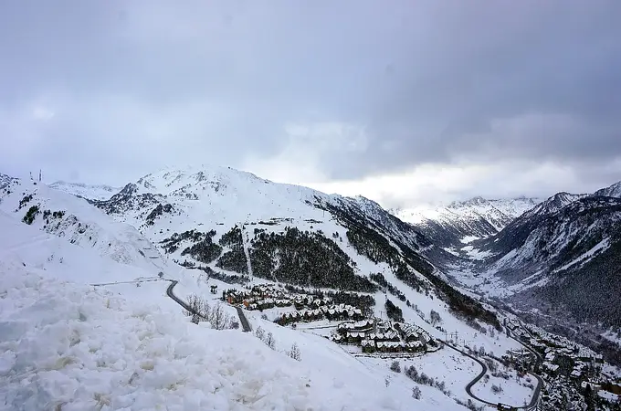 Las estaciones de esquí catalanas y Sierra Nevada abrirán la próxima semana, Aramon lo hará a partir del día 23 de diciembre