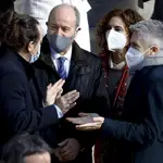Pablo Iglesias, conversa con los ministros, Fernando Grande Marlaska, María Jesús Montero y Juan Carlos Campo el día de la Constitución