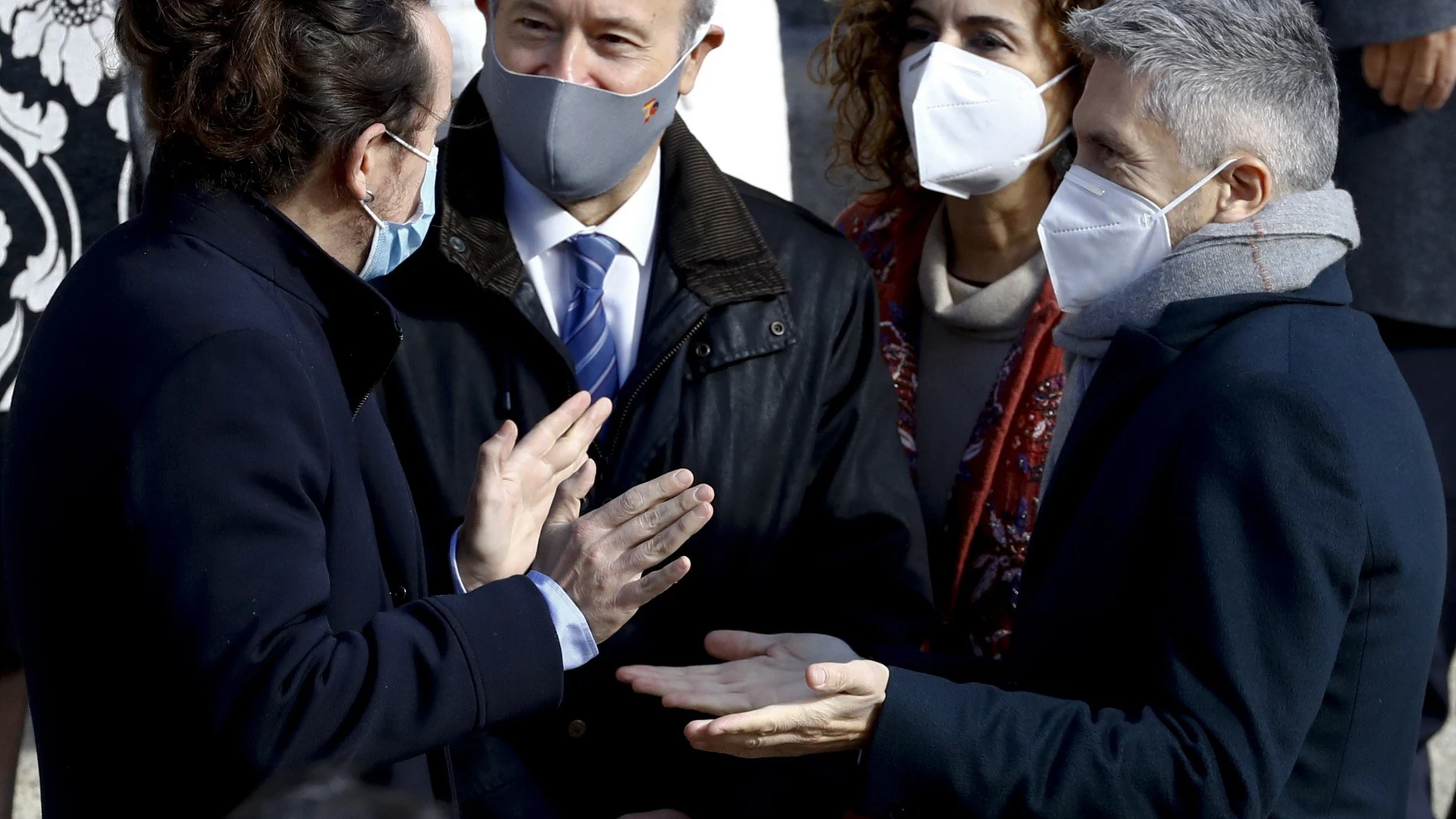Pablo Iglesias, conversa con los ministros, Fernando Grande Marlaska, María Jesús Montero y Juan Carlos Campo el día de la Constitución
